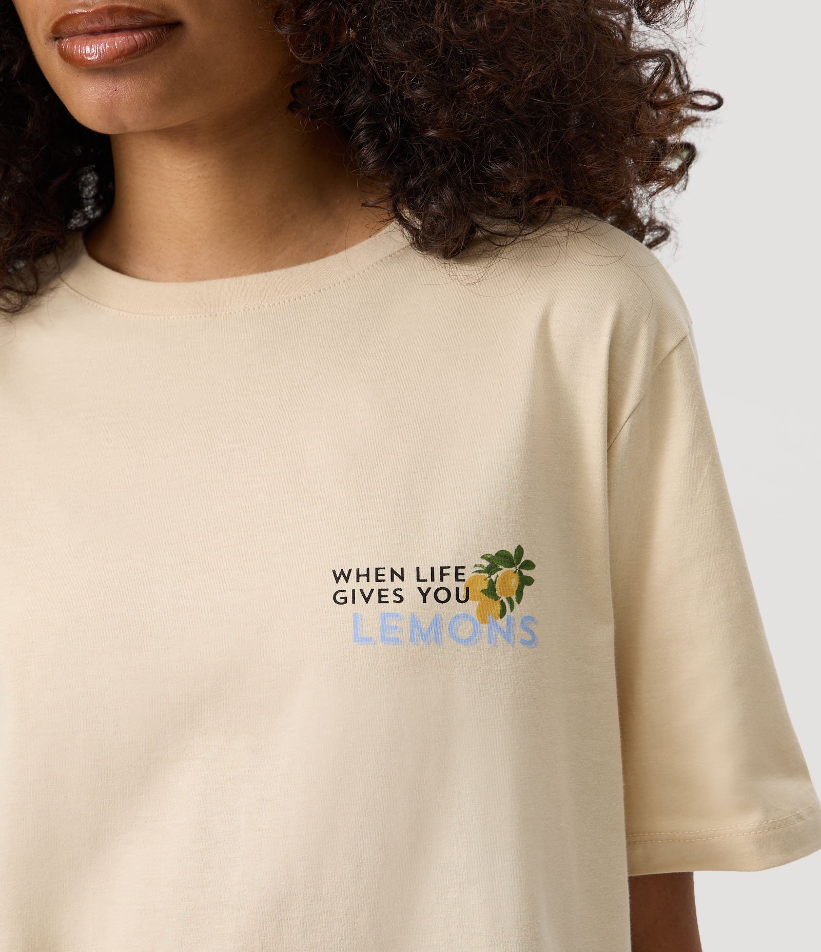 Camiseta em Algodão com Estampa Make Lemonade Citron Posterior Bege 3