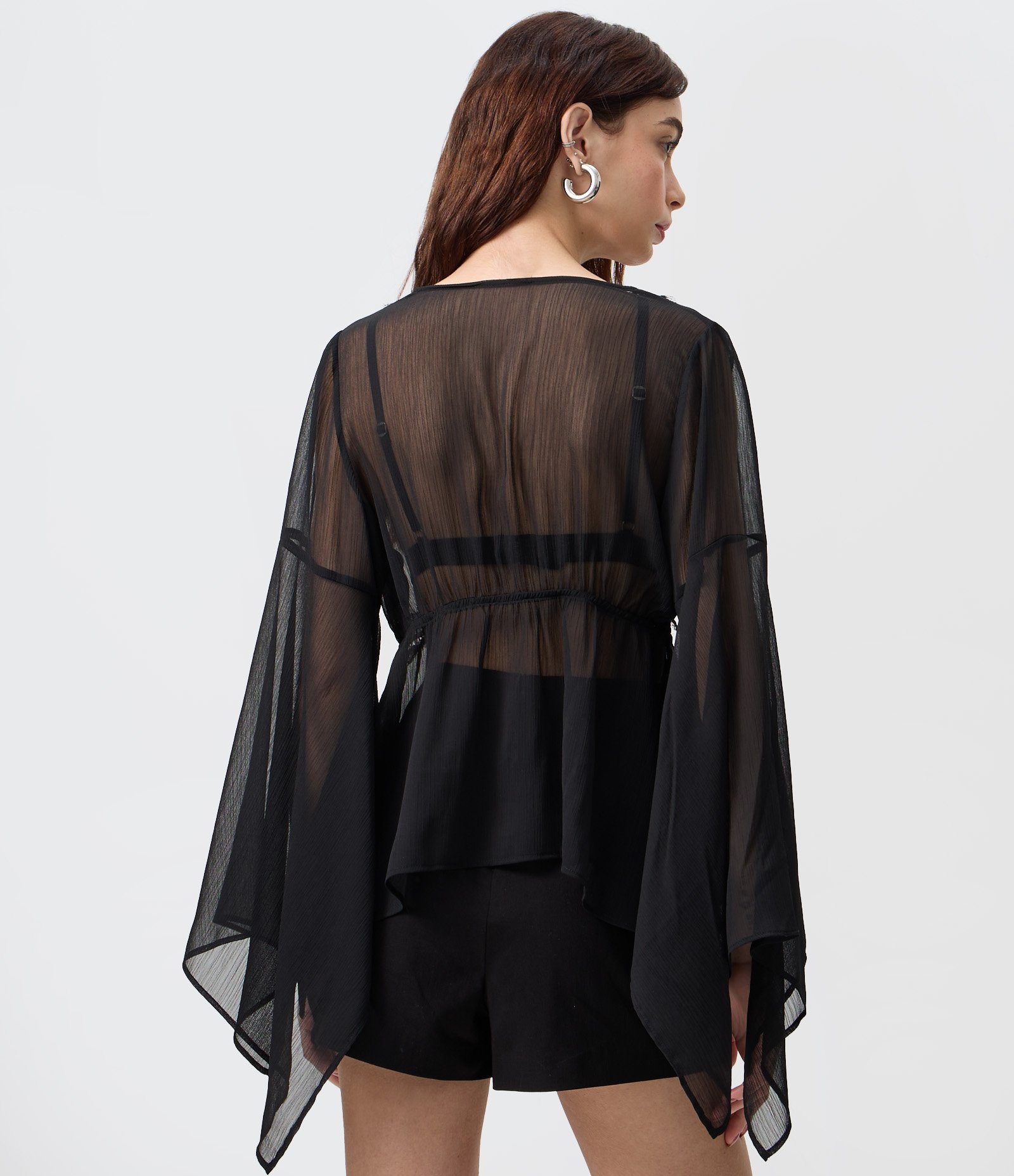 Blusa Bata Assimétrica em Chiffon com Renda Contrastante Preto 4