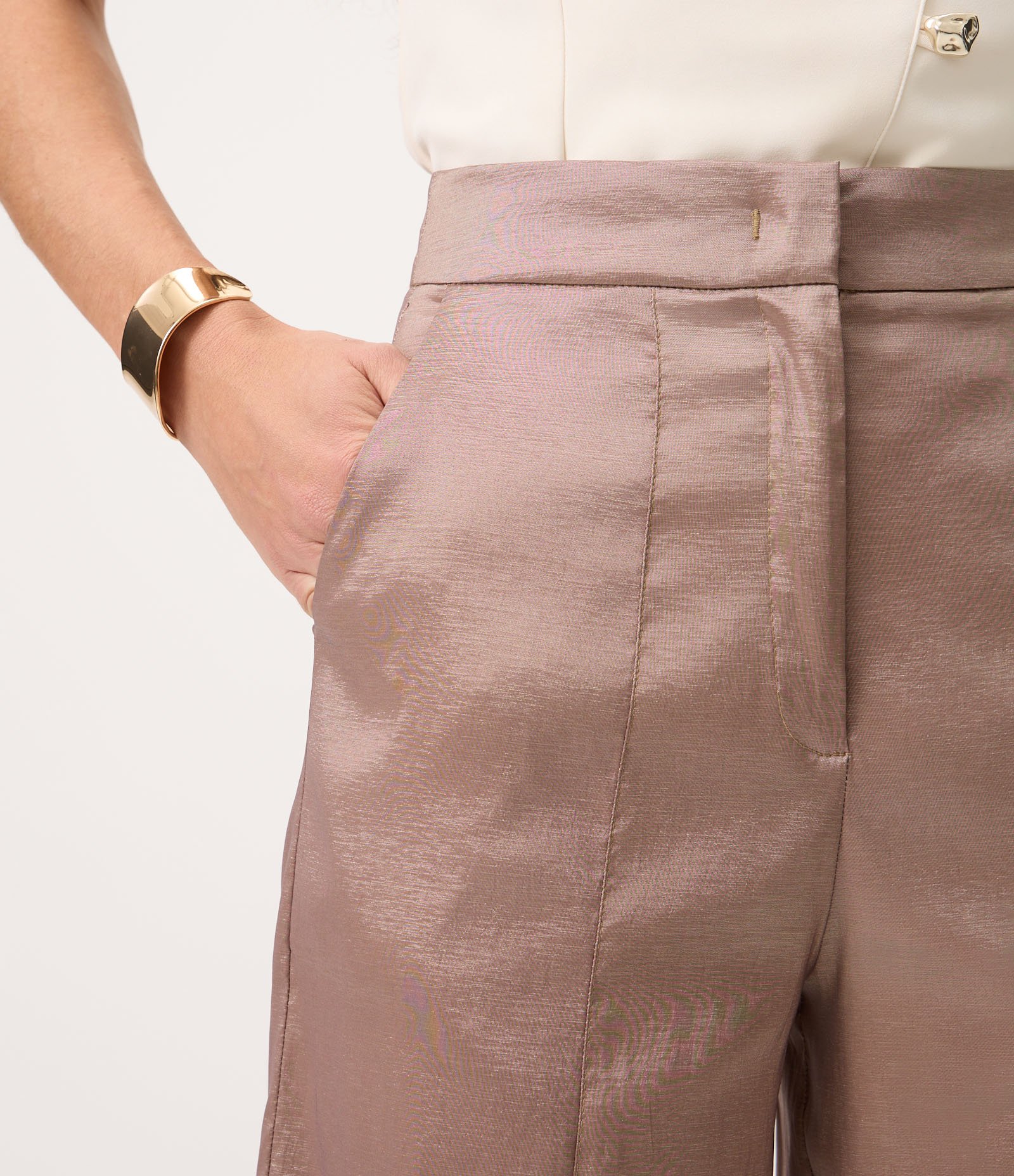 Calça Barrel Alfaiatada em Tafetá Texturizado com Cintura Alta Marrom 4
