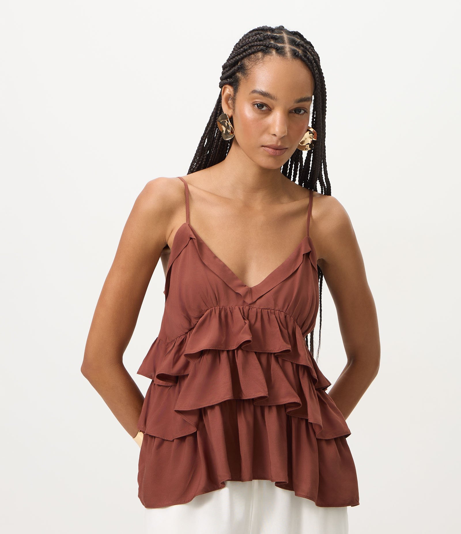 Blusa em Viscose com Decote V e Babados em Camadas Marrom 1