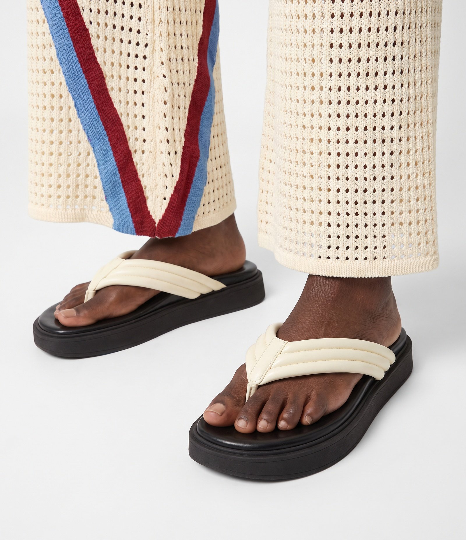 Rasteira Mule em PU com Tiras Acolchoadas Off White 1