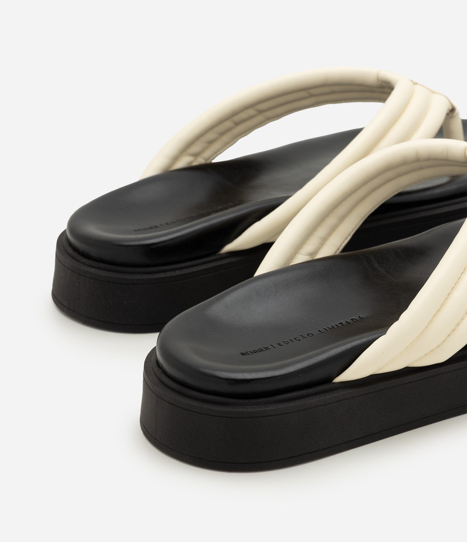 Rasteira Mule em PU com Tiras Acolchoadas Off White 5
