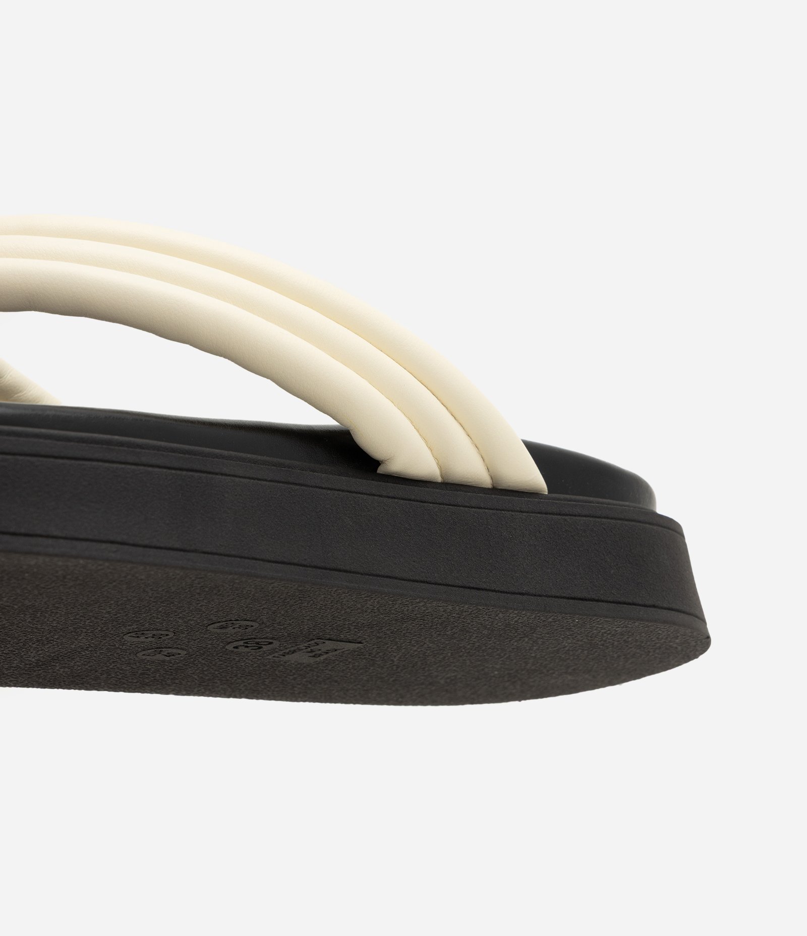 Rasteira Mule em PU com Tiras Acolchoadas Off White 6