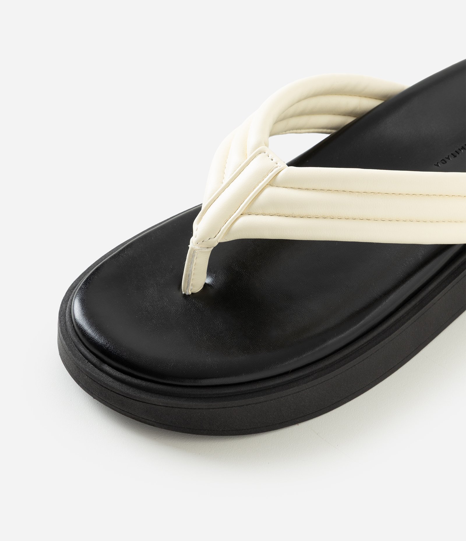 Rasteira Mule em PU com Tiras Acolchoadas Off White 7