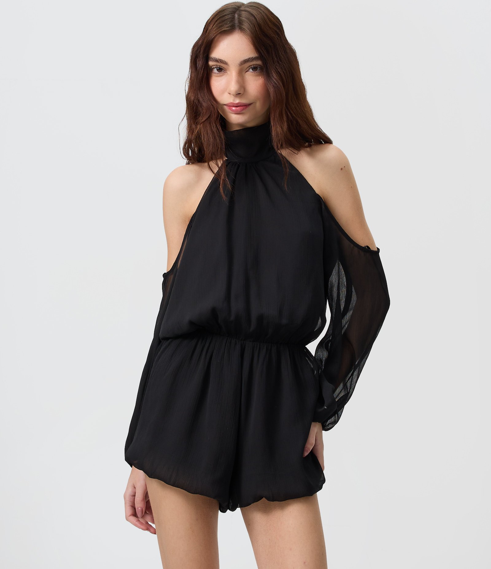 Macaquinho Curto em Chiffon com Gola Halter e Ombros Vazados Preto 3