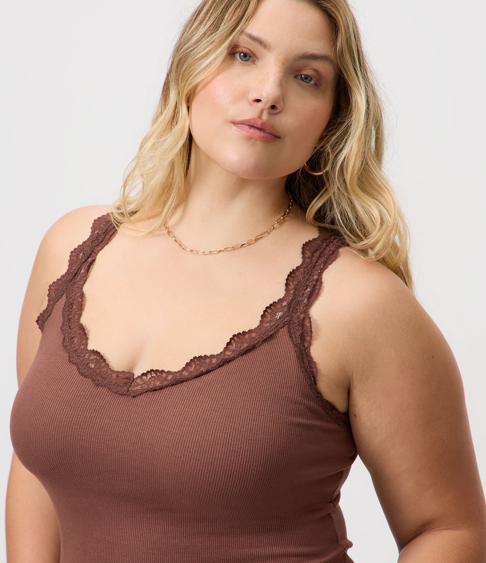 Blusa em Ribana com Acabamento em Renda Curve & Plus Size Marrom 3