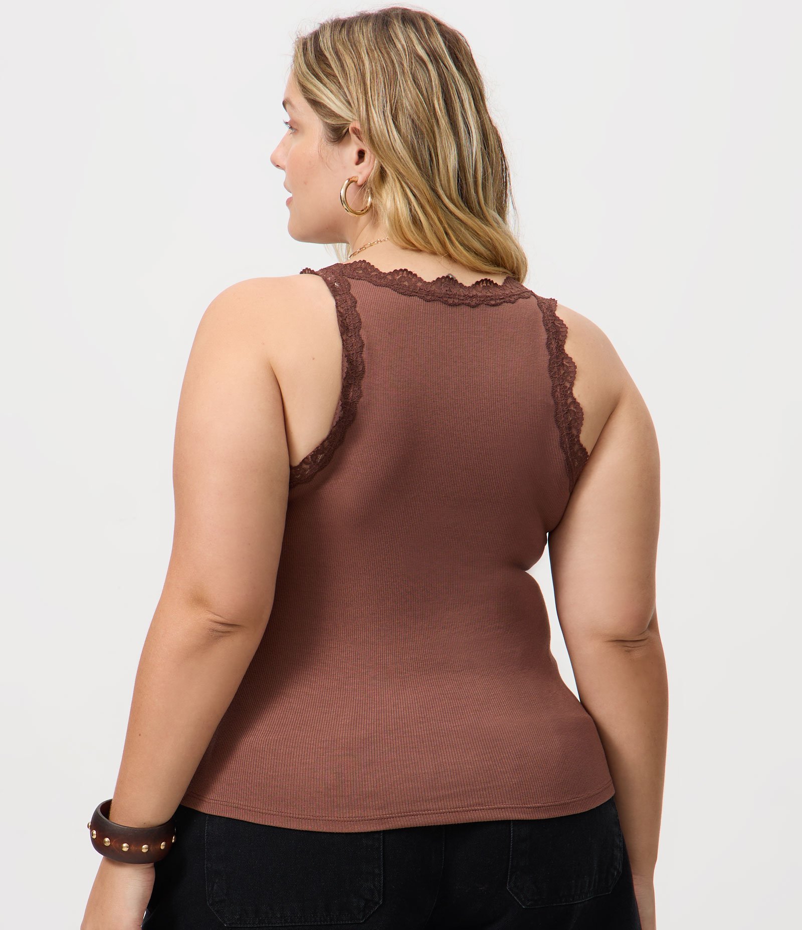 Blusa em Ribana com Acabamento em Renda Curve & Plus Size Marrom 4