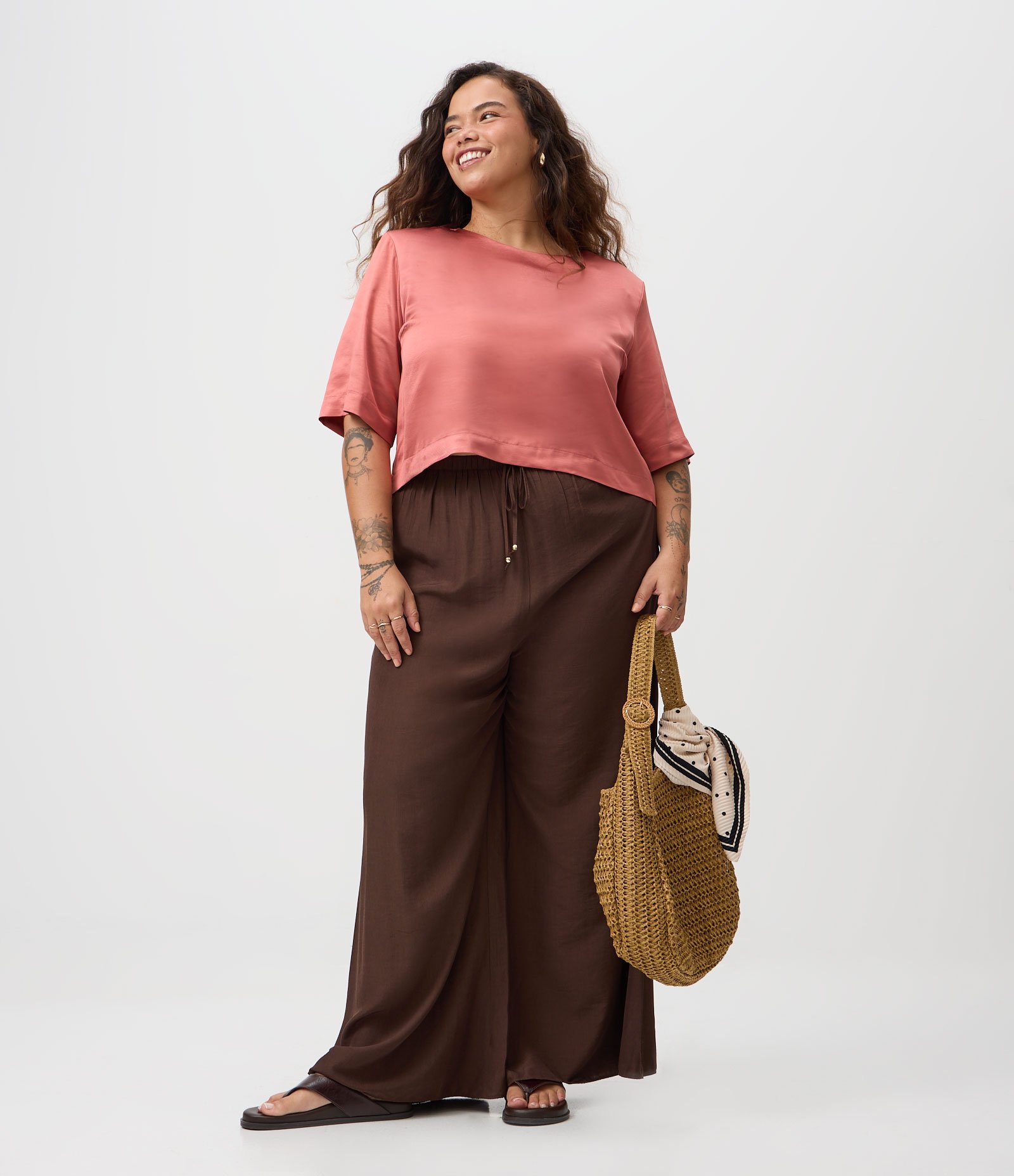 Calça Pantalona em Viscose com Cós Elástico Curve & Plus Size Marrom 1