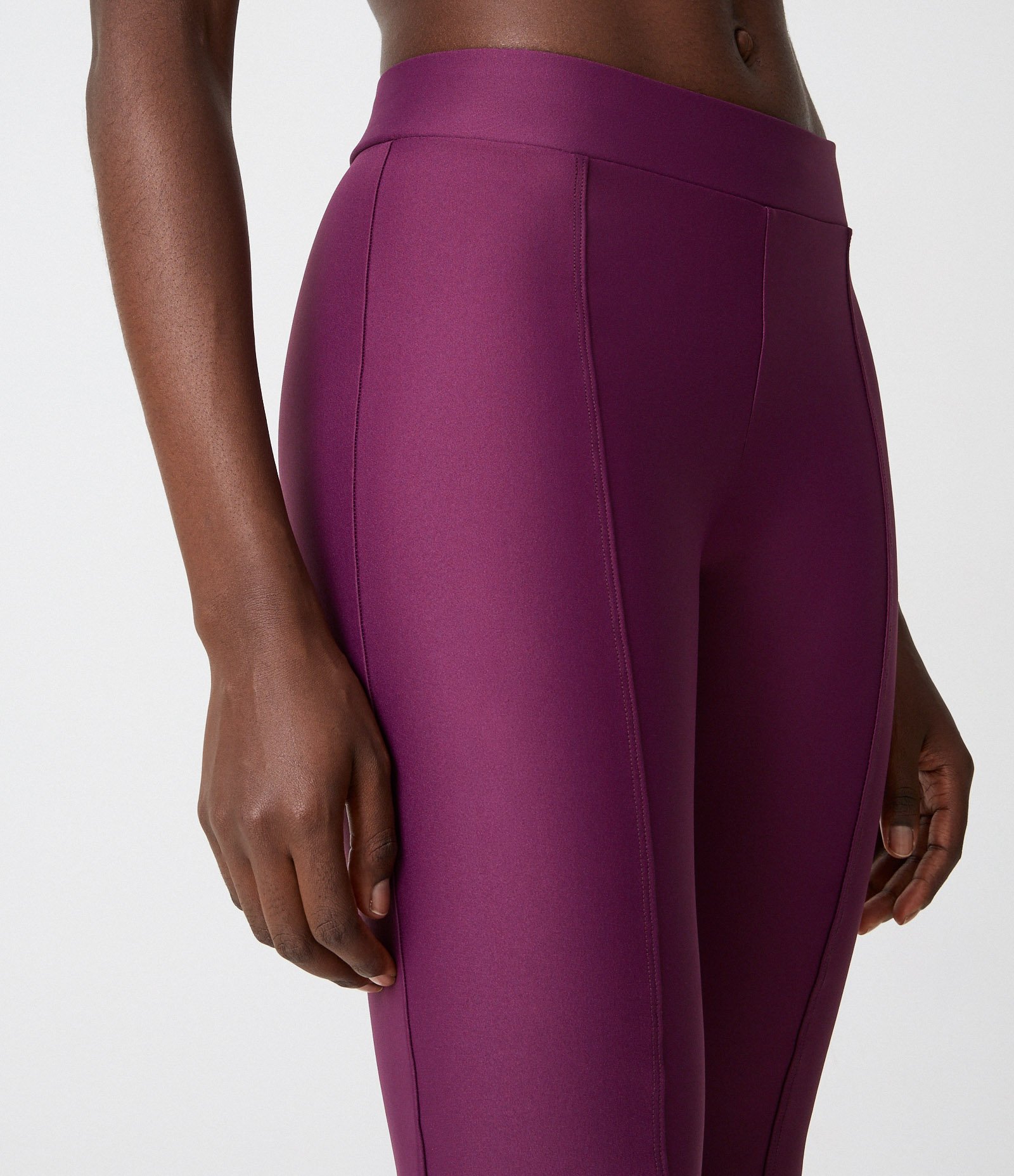 Calça Flare Esportiva em Microfibra com Frisos Frontais Vinho 4