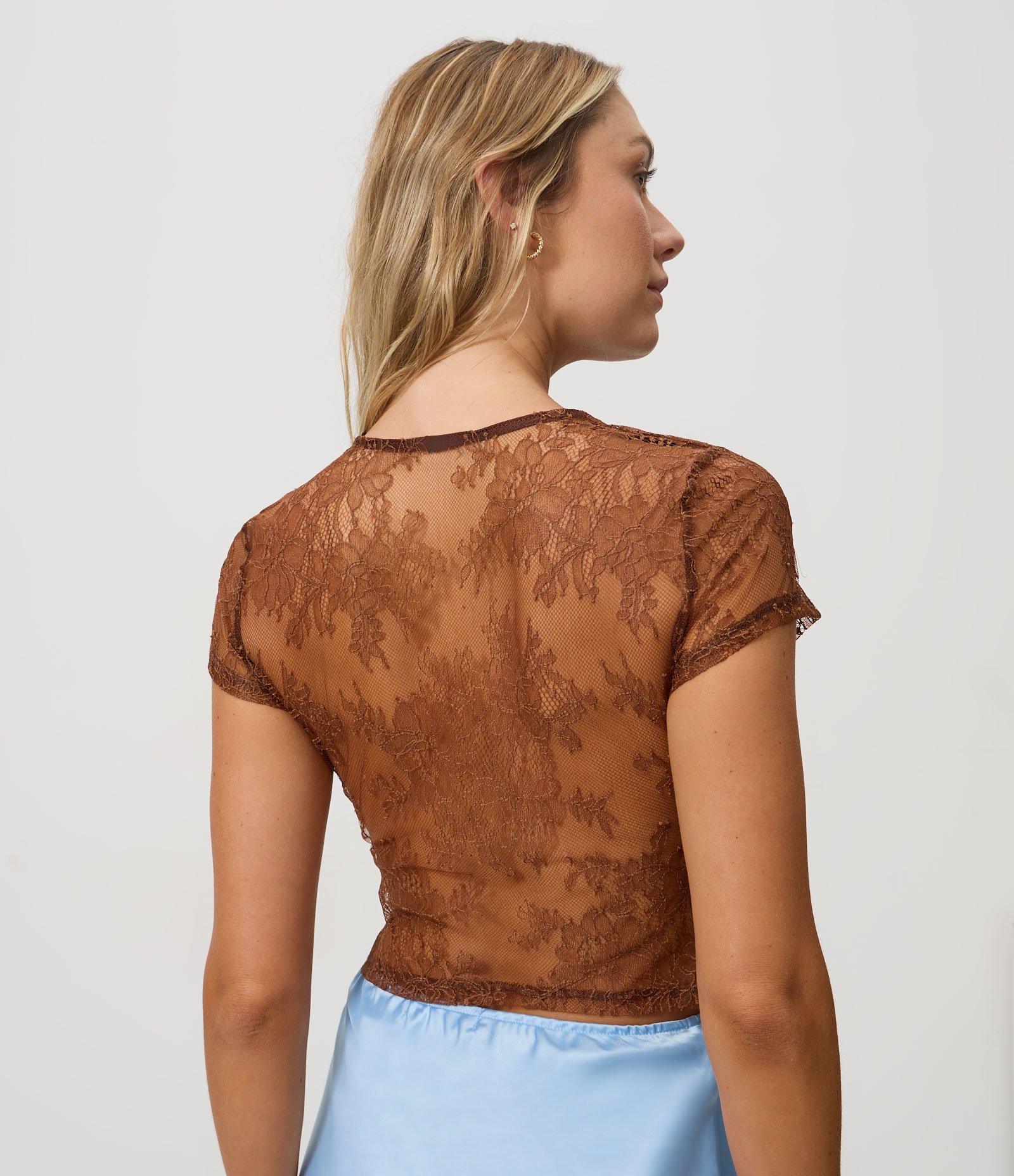 Blusa Floral em Renda com Decote Oriental e Fechamento Frontal Marrom 4