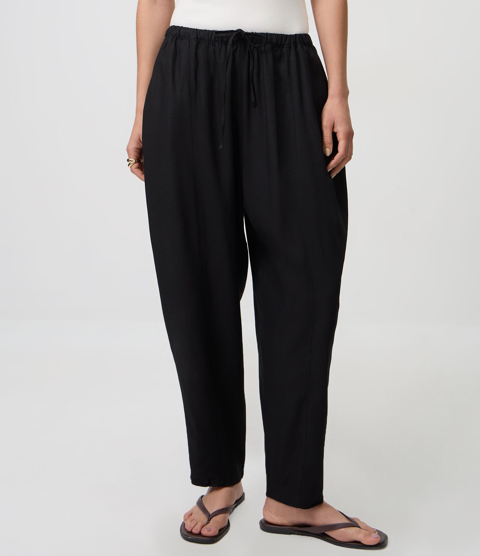 Calça Relaxed Ampla em Viscolinho com Cintura Baixa Preto 2