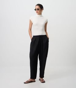 Calça Relaxed Ampla em Viscolinho com Cintura Baixa