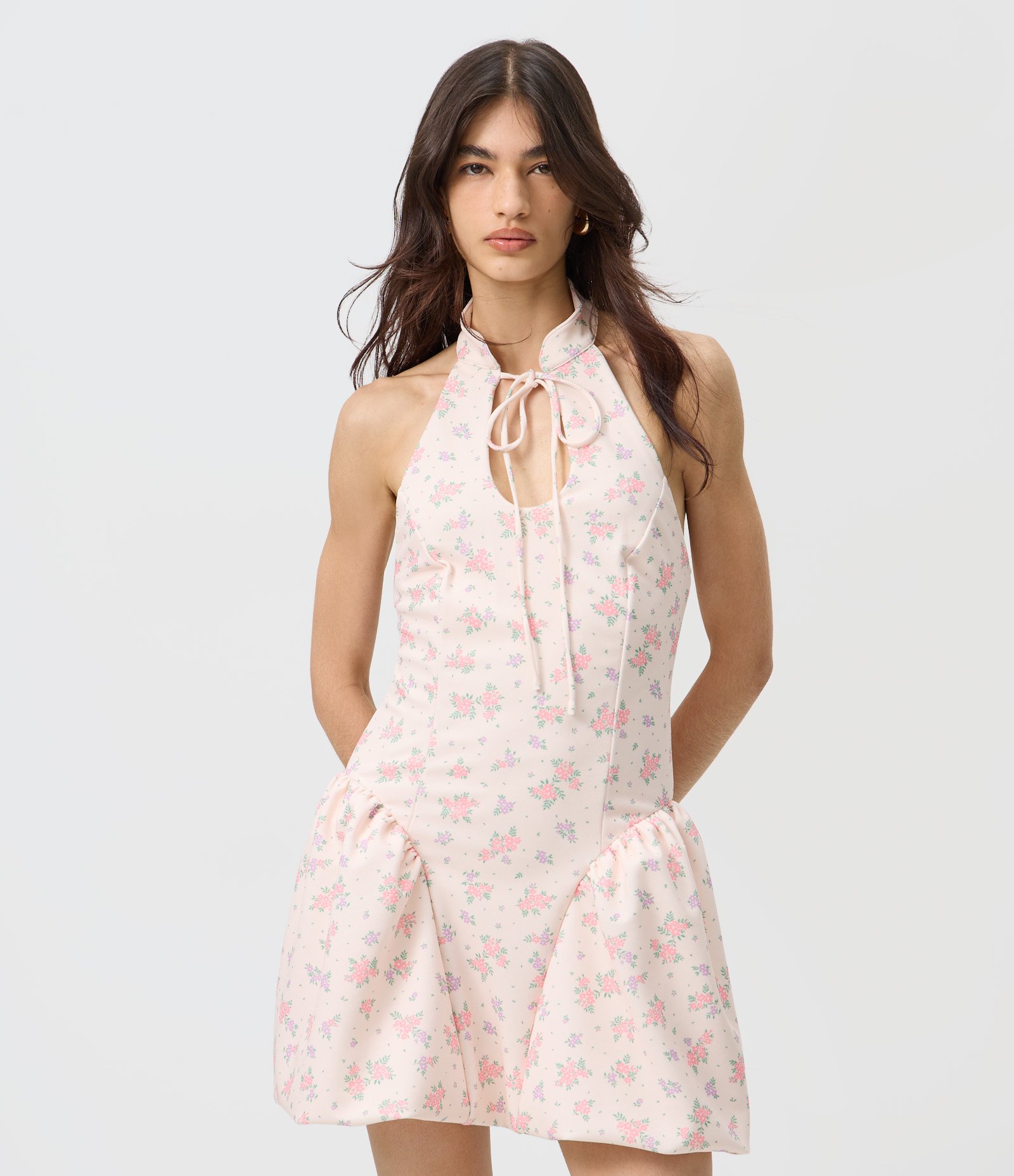Vestido Halter Floral com Anquinhas e Decote Gota Rosa Claro 1