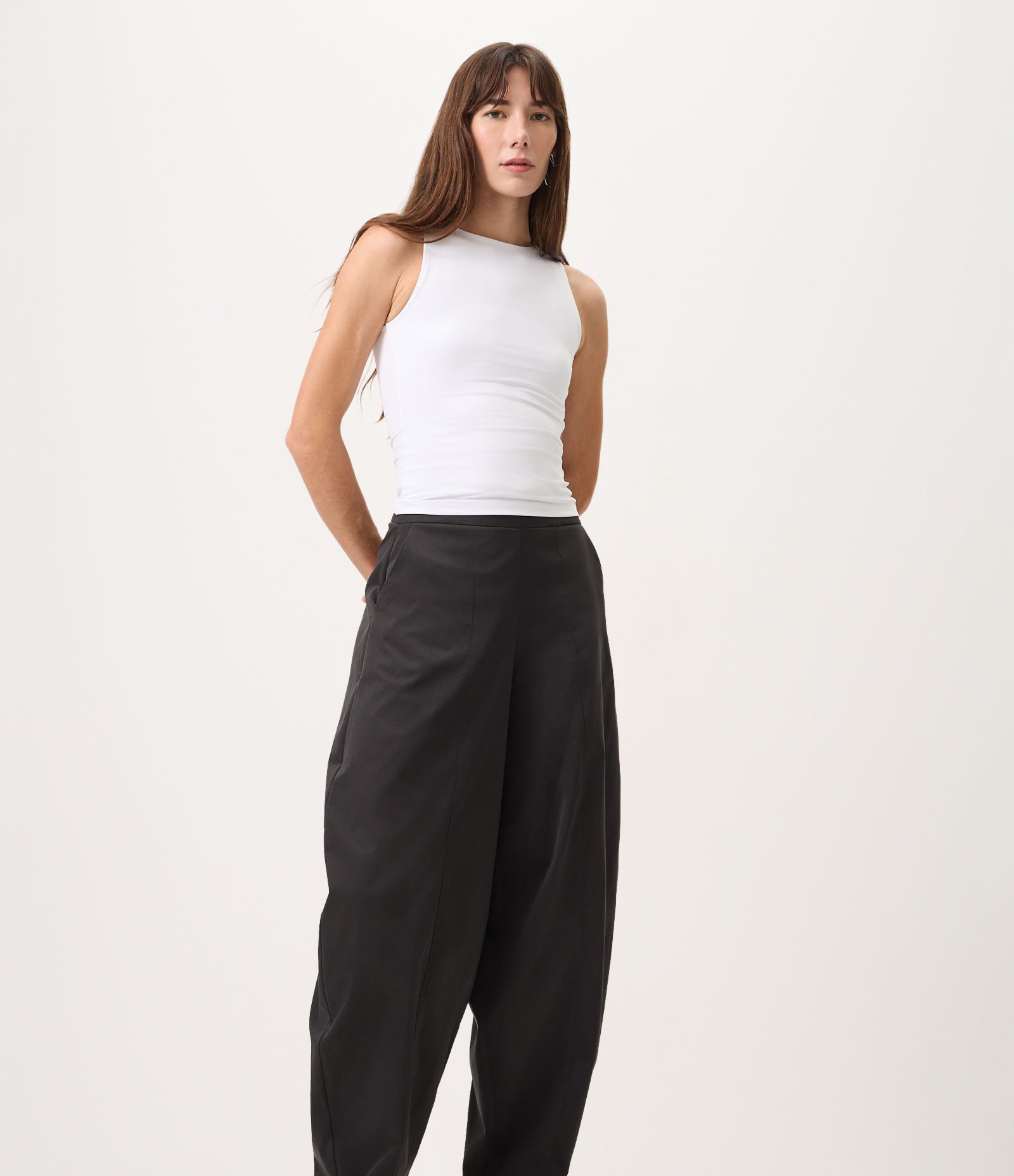 Calça Balloon Alfaiatada com Pregas e Cintura Alta Preto 2