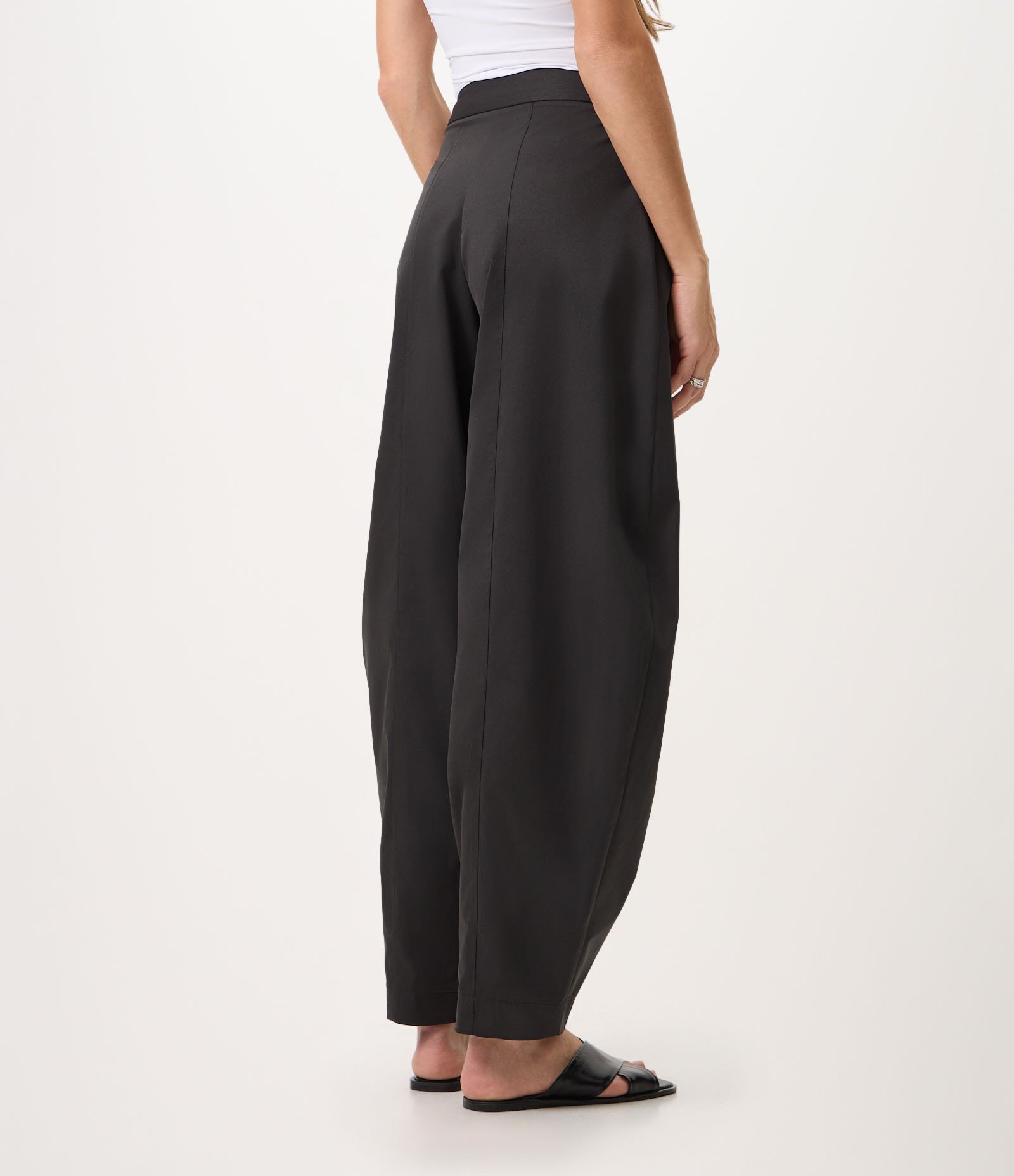 Calça Balloon Alfaiatada com Pregas e Cintura Alta Preto 5