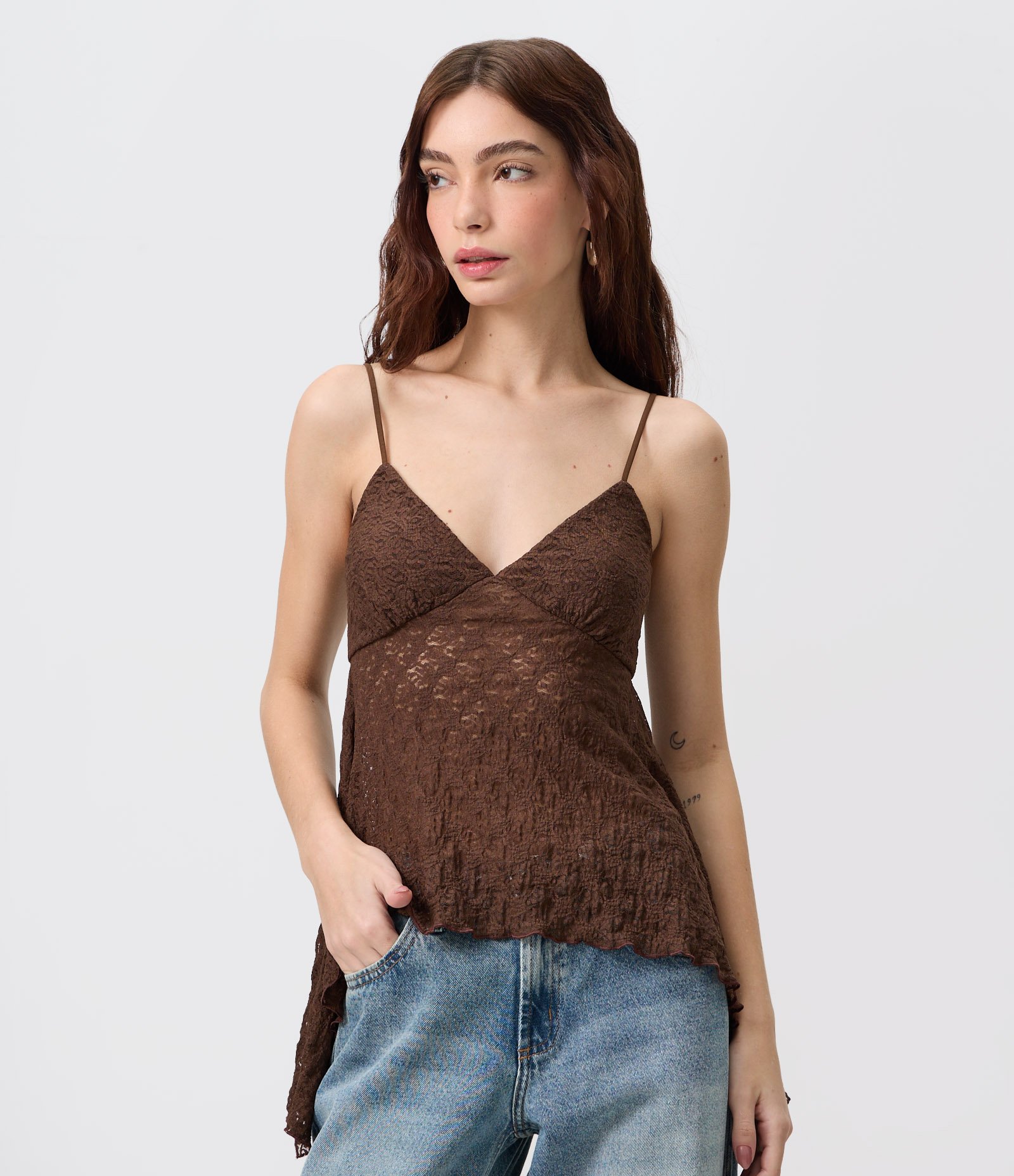 Blusa de Alcinha em Renda com Barra Assimétrica com Pontas Marrom 1