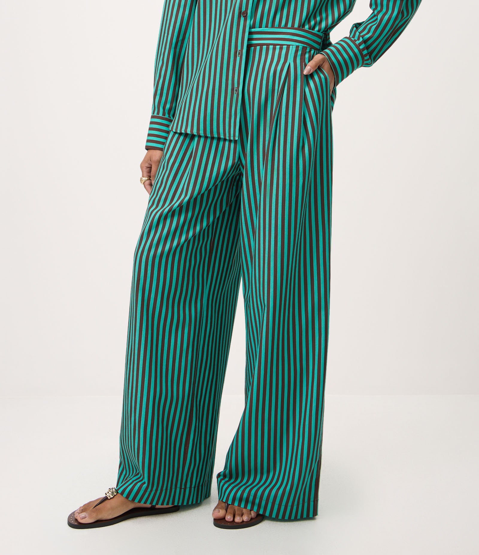 Calça Alfaiatada em Viscose com Cintura Alta e Listras Verde 3