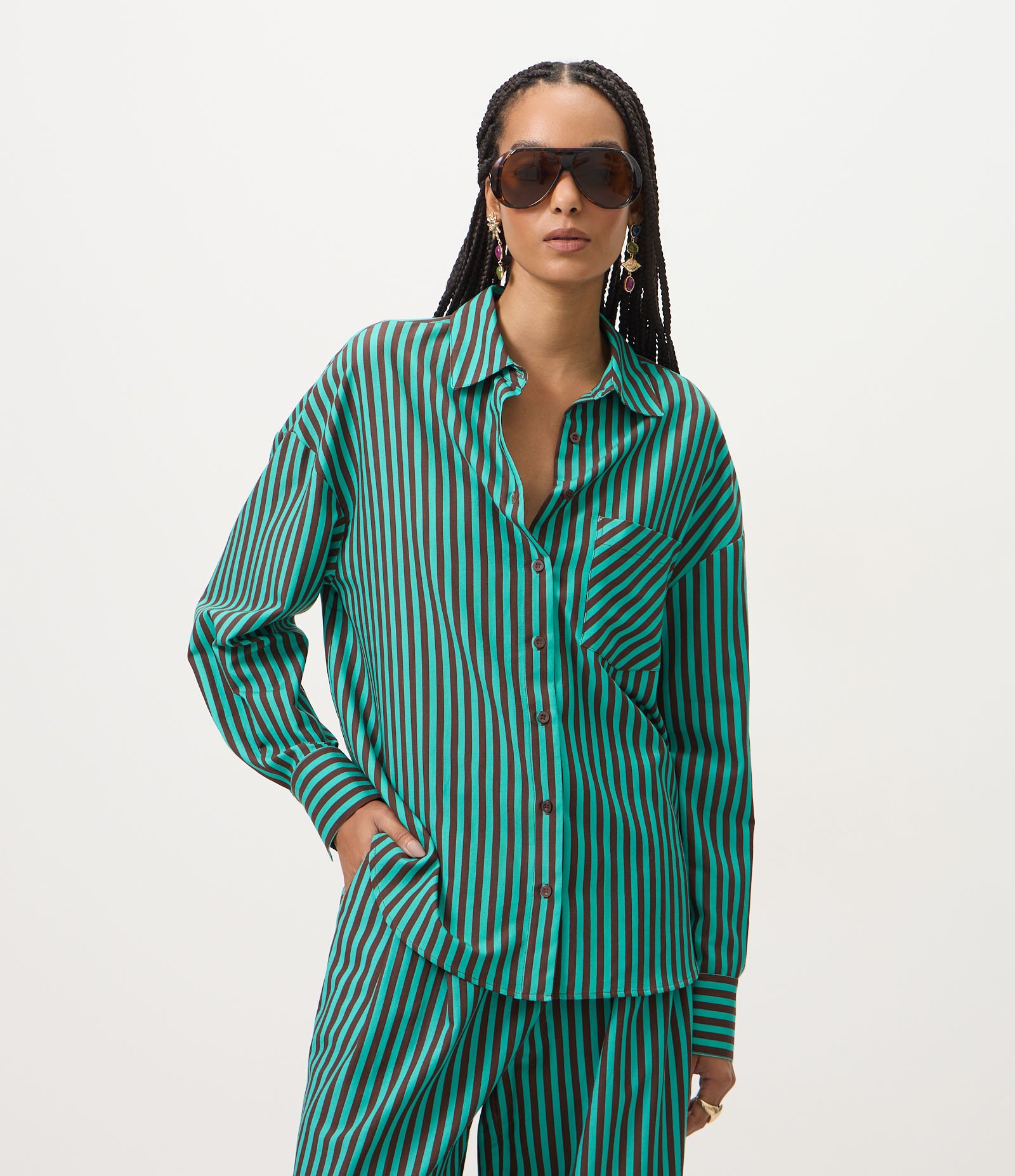 Camisa em Viscose Listrada com Botão nas Costas Verde 1