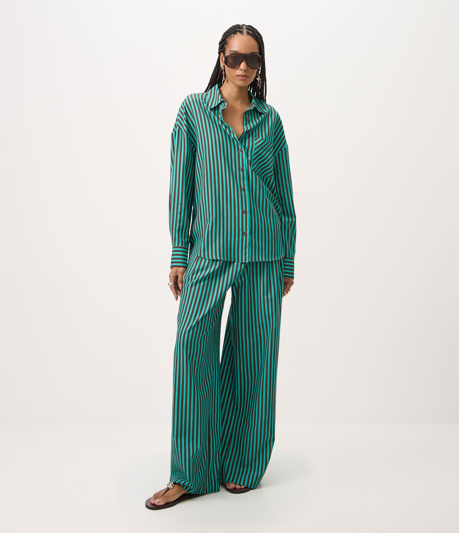 Camisa em Viscose Listrada com Botão nas Costas Verde 2