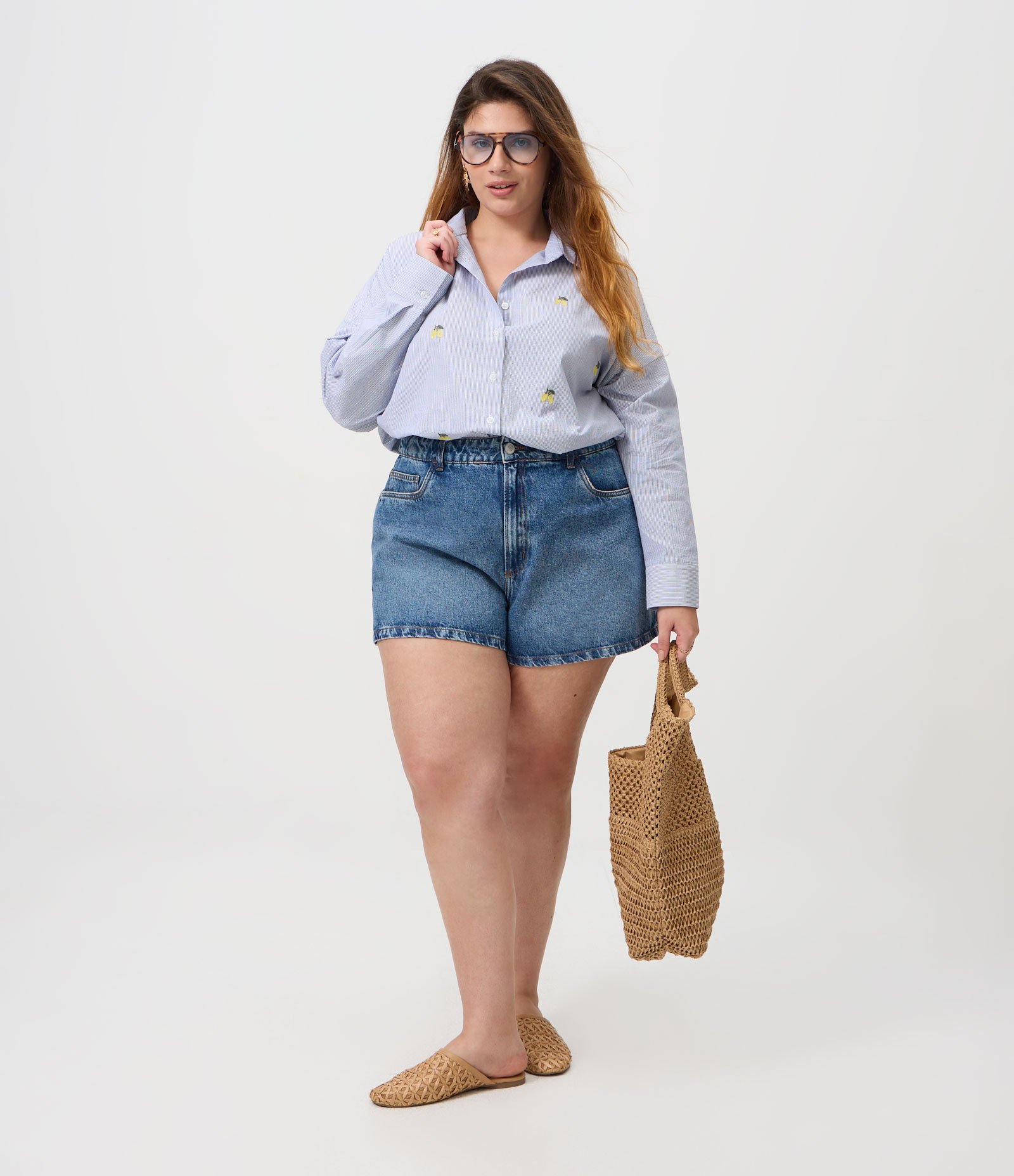 Camisa Alongada de Algodão Listrada com Bordado Limão Curve & Plus Size Azul 2