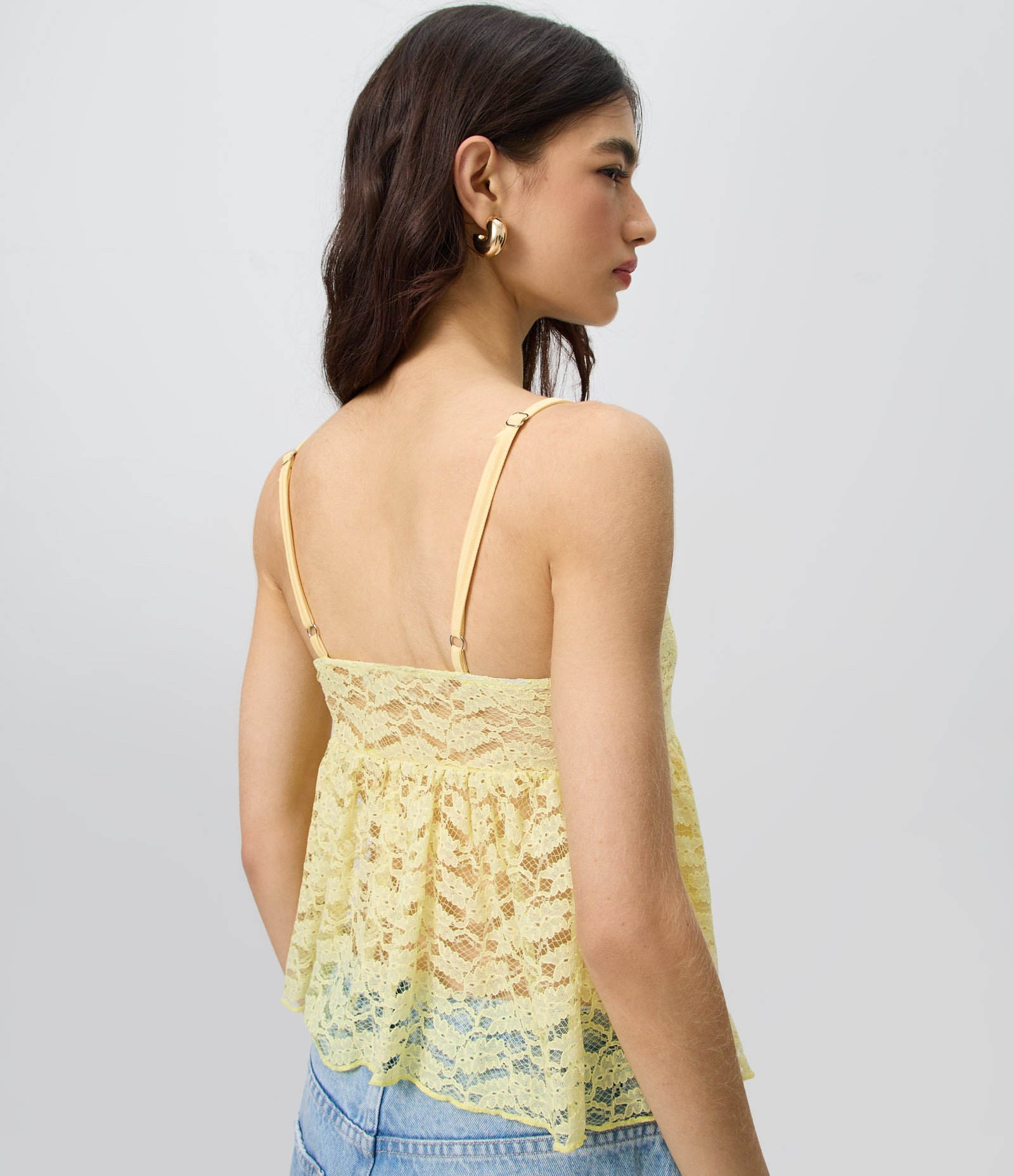 Blusa Batinha em Renda com Decote V e Alças Finas Amarelo 4