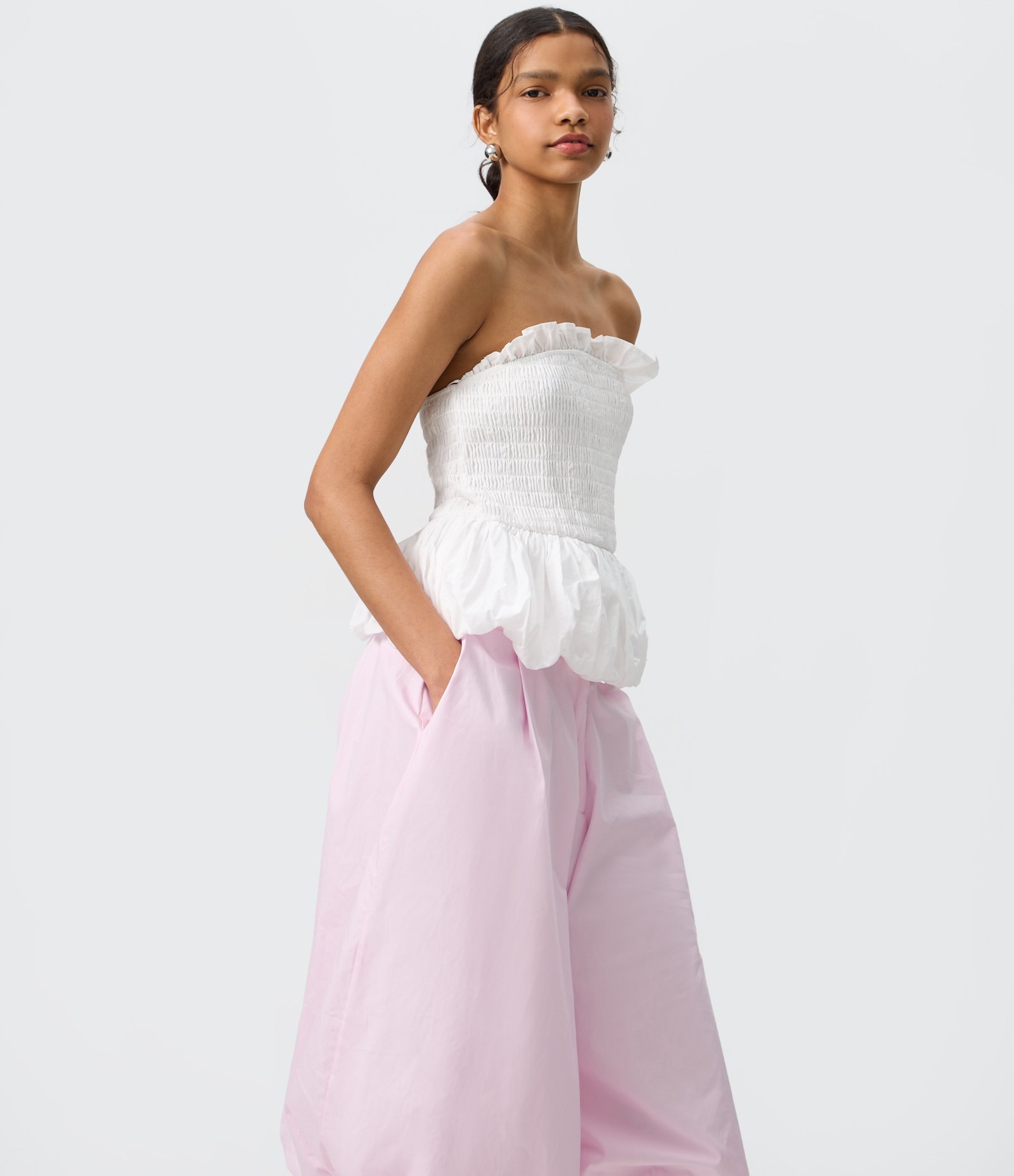 Short Balonê em Tricoline com Pregas Frontais Rosa 2