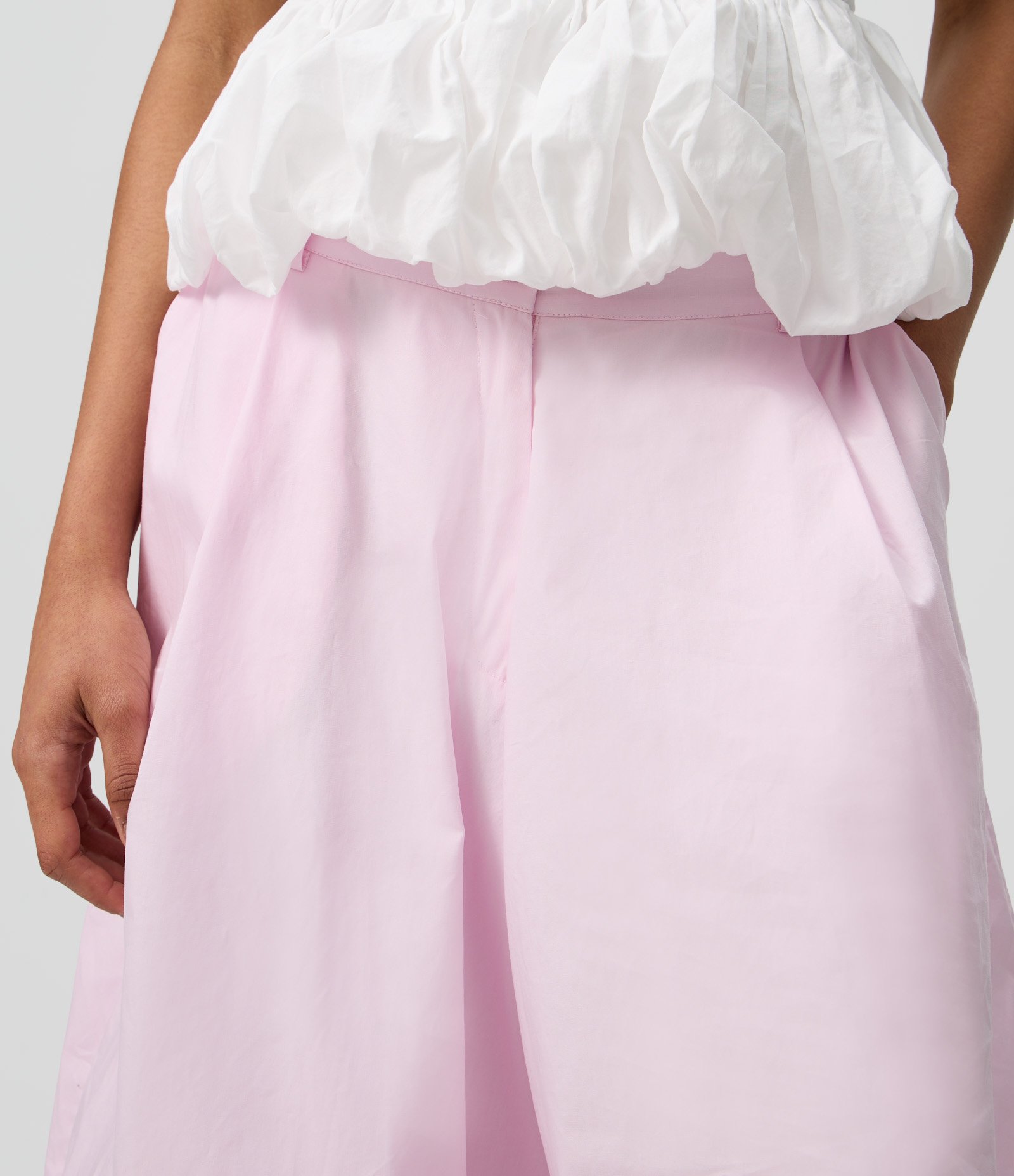 Short Balonê em Tricoline com Pregas Frontais Rosa 4