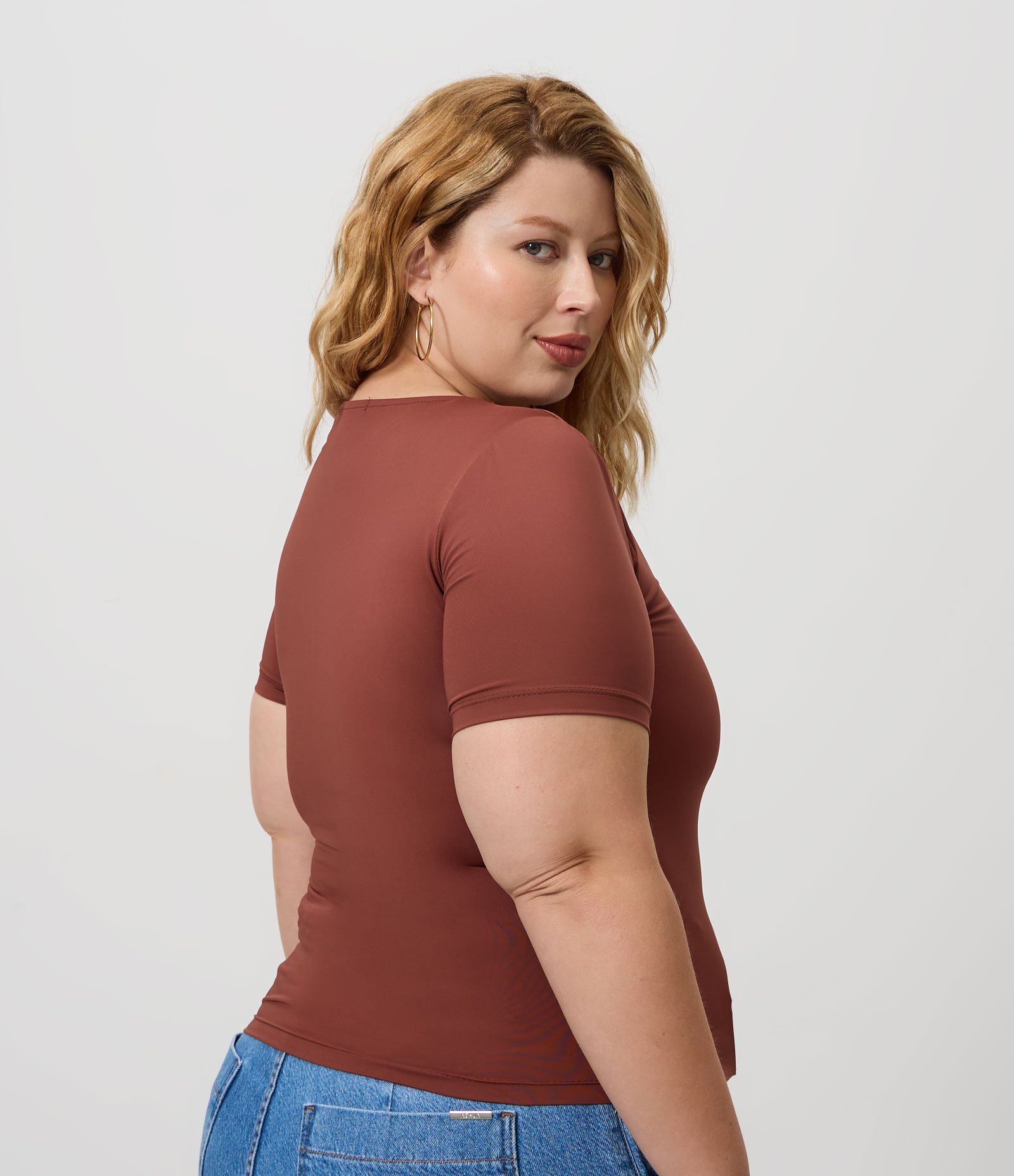 Blusa Ajustada em Microfibra Curve & Plus Size Marrom 4