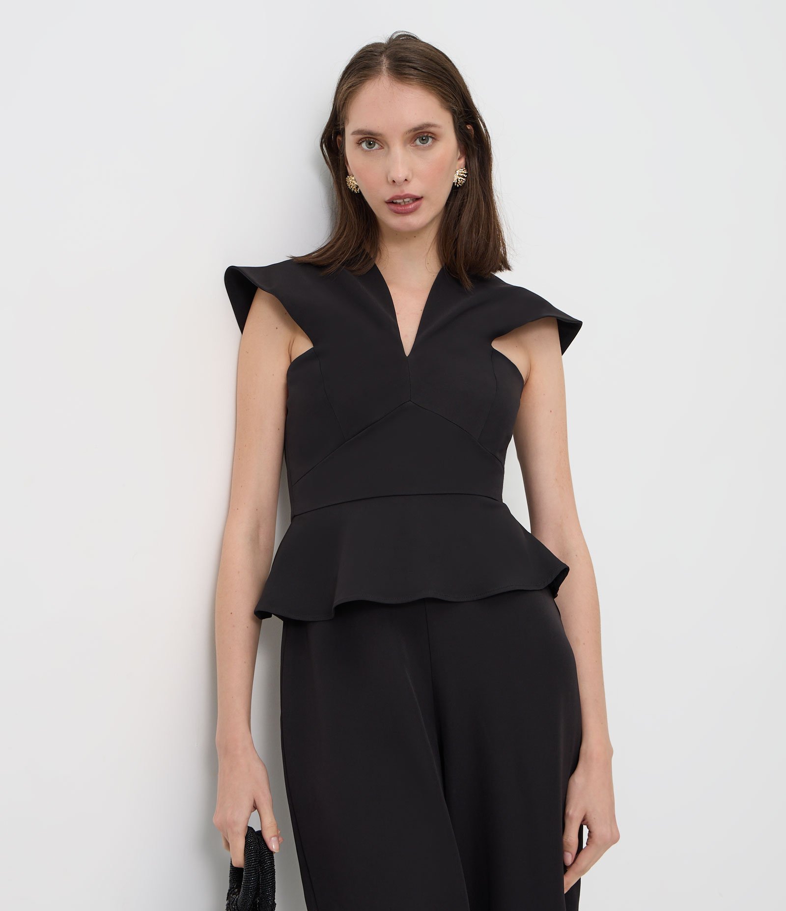 Macacão com Peplum Alfaiatado e Decote Estruturado Preto 2
