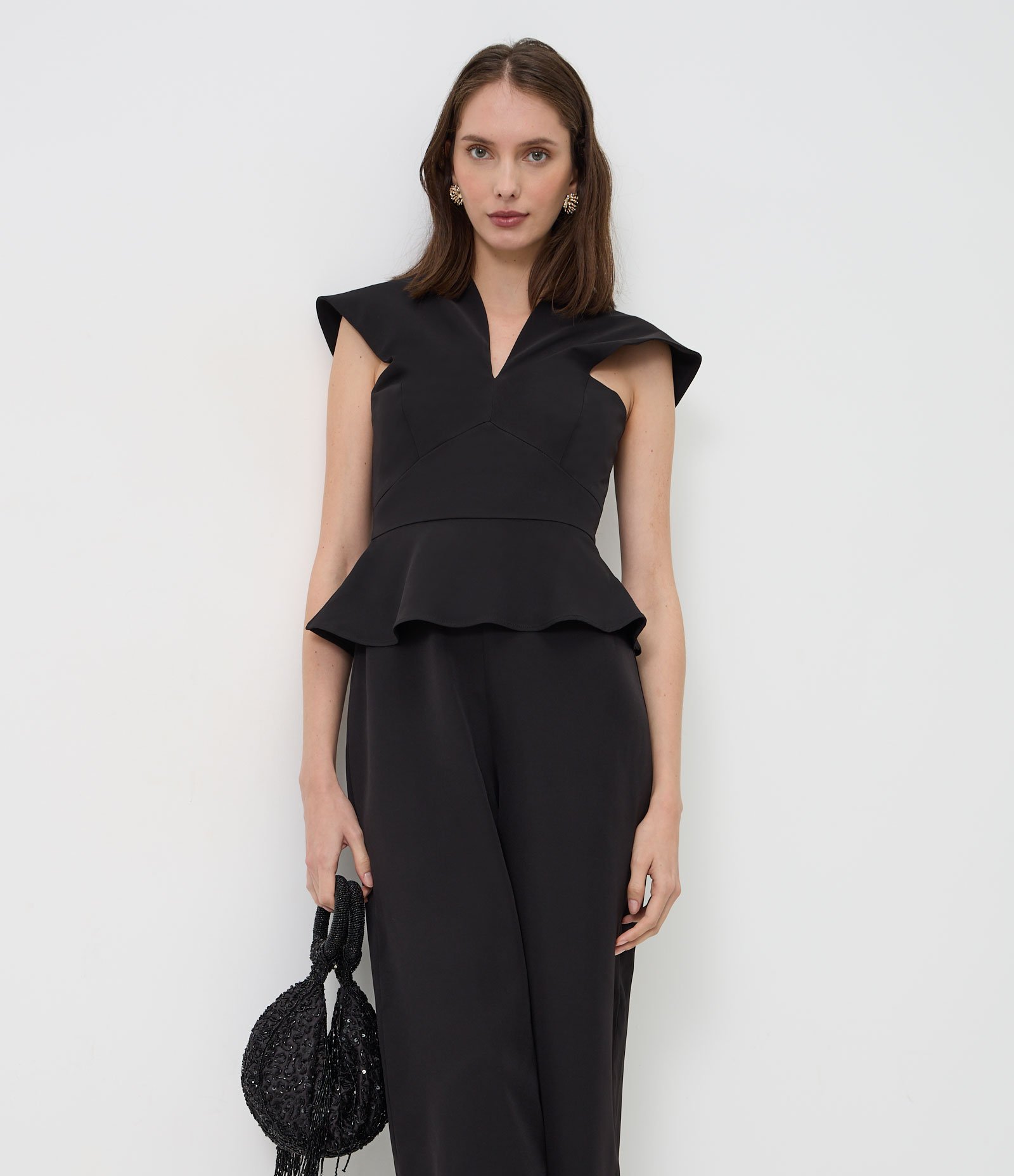 Macacão com Peplum Alfaiatado e Decote Estruturado Preto 3