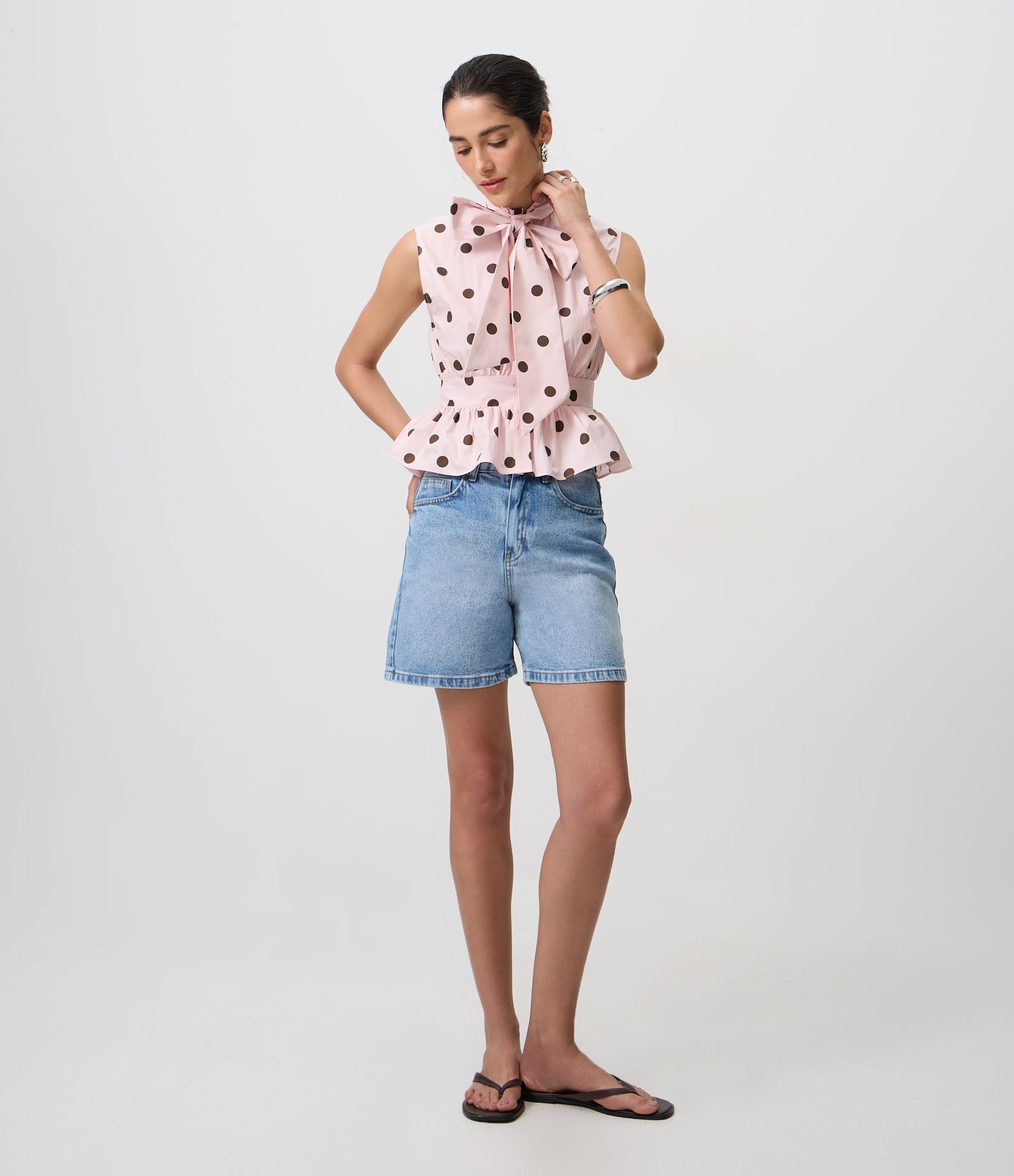 Blusa em Tricoline com Gola Laço e Estampa Poá Rosa 2