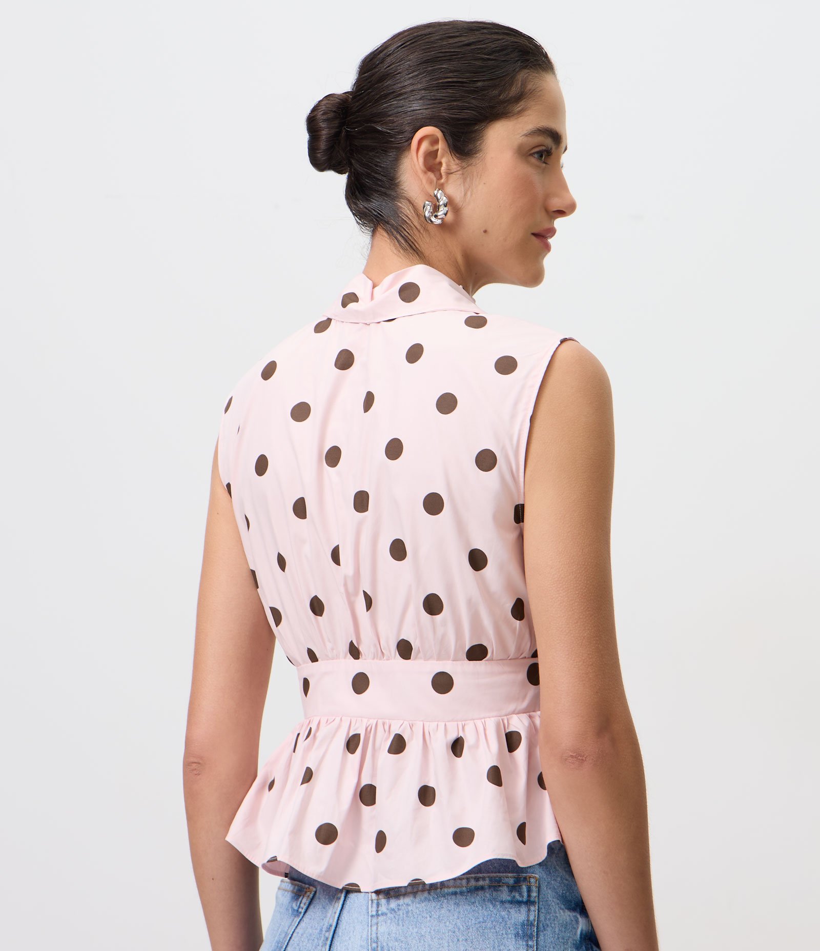 Blusa em Tricoline com Gola Laço e Estampa Poá Rosa 4