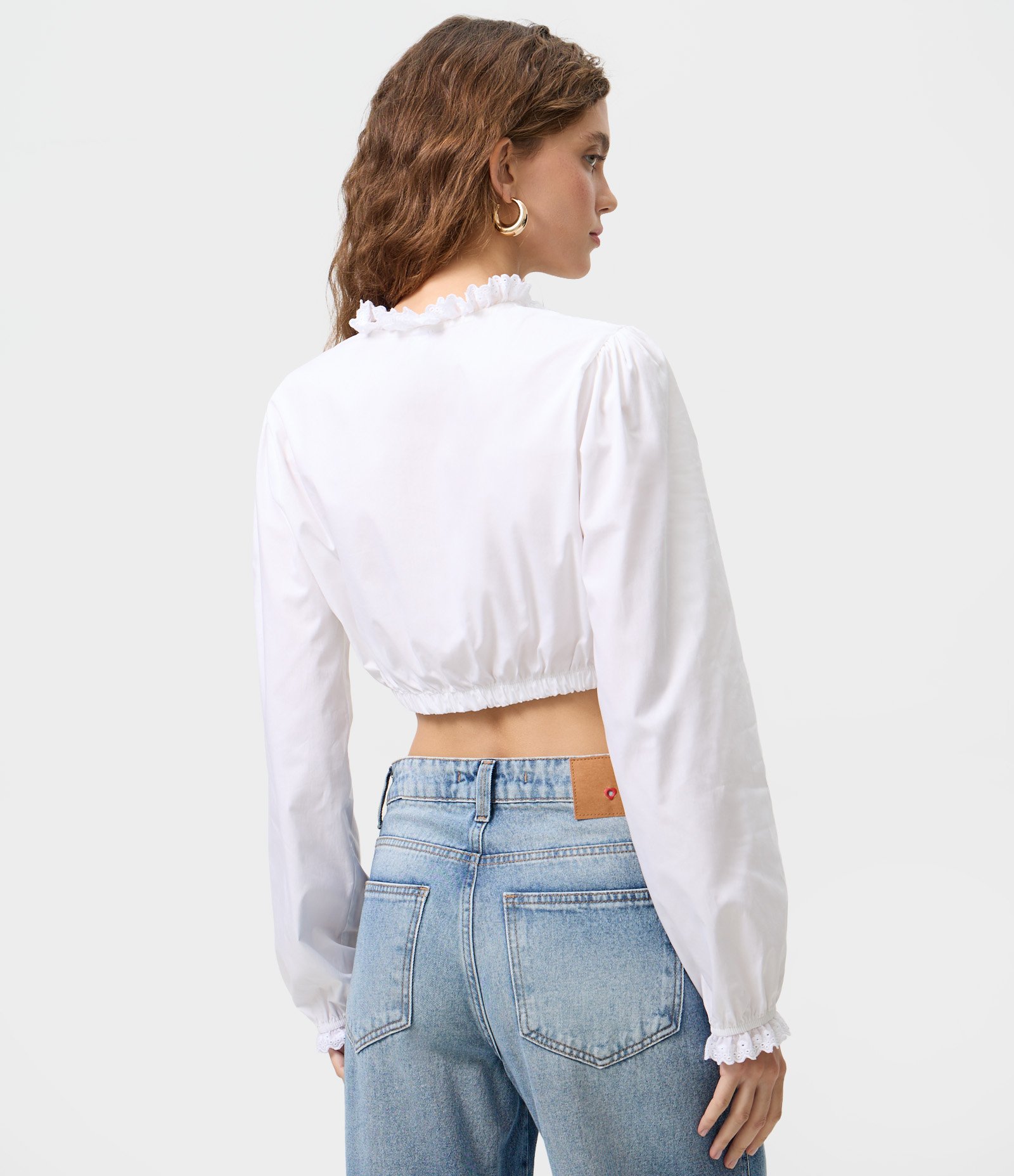 Camisa Cropped em Tricoline com Gola Rufo e Bordado Inglês Branco 4