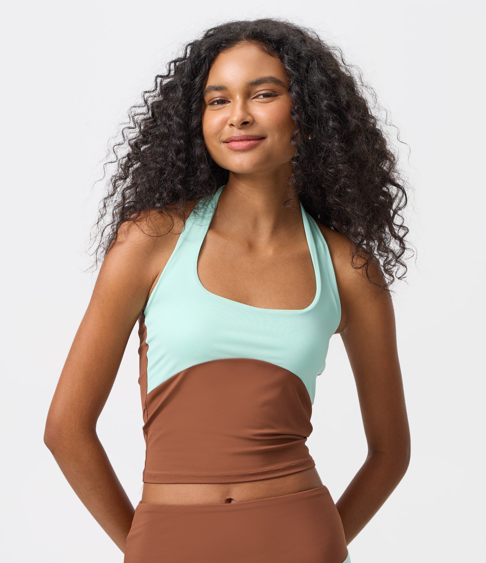 Blusa Frente Única em Microfibra Bicolor com Recorte Curvo Marrom/Verde 1
