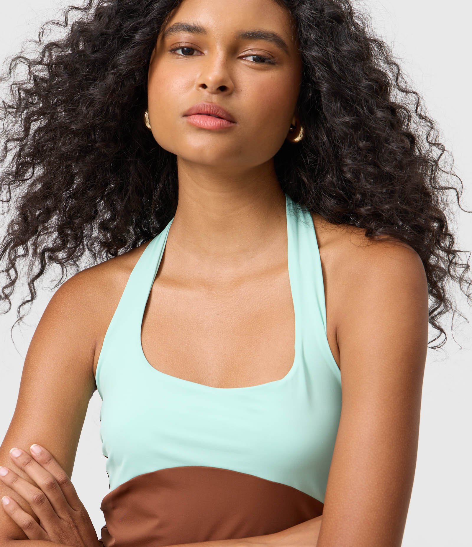 Blusa Frente Única em Microfibra Bicolor com Recorte Curvo Marrom/Verde 3