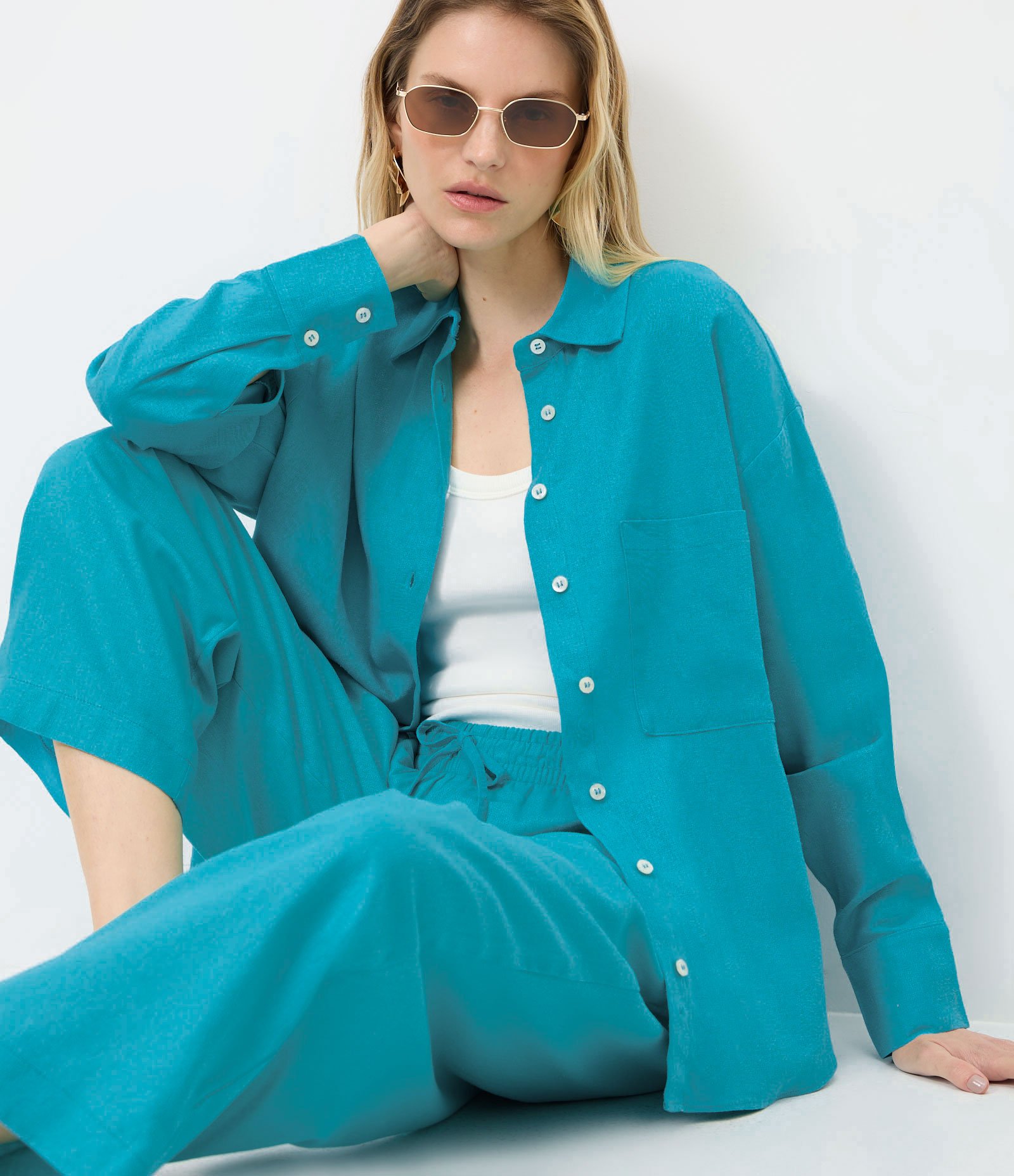 Camisa Oversized em Linho com Bolso Frontal Azul 2