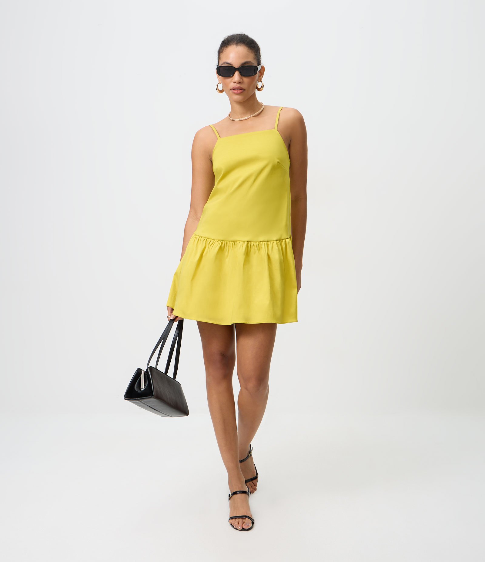 Vestido Curto com Alças Finas e Babado na Barra Amarelo 1