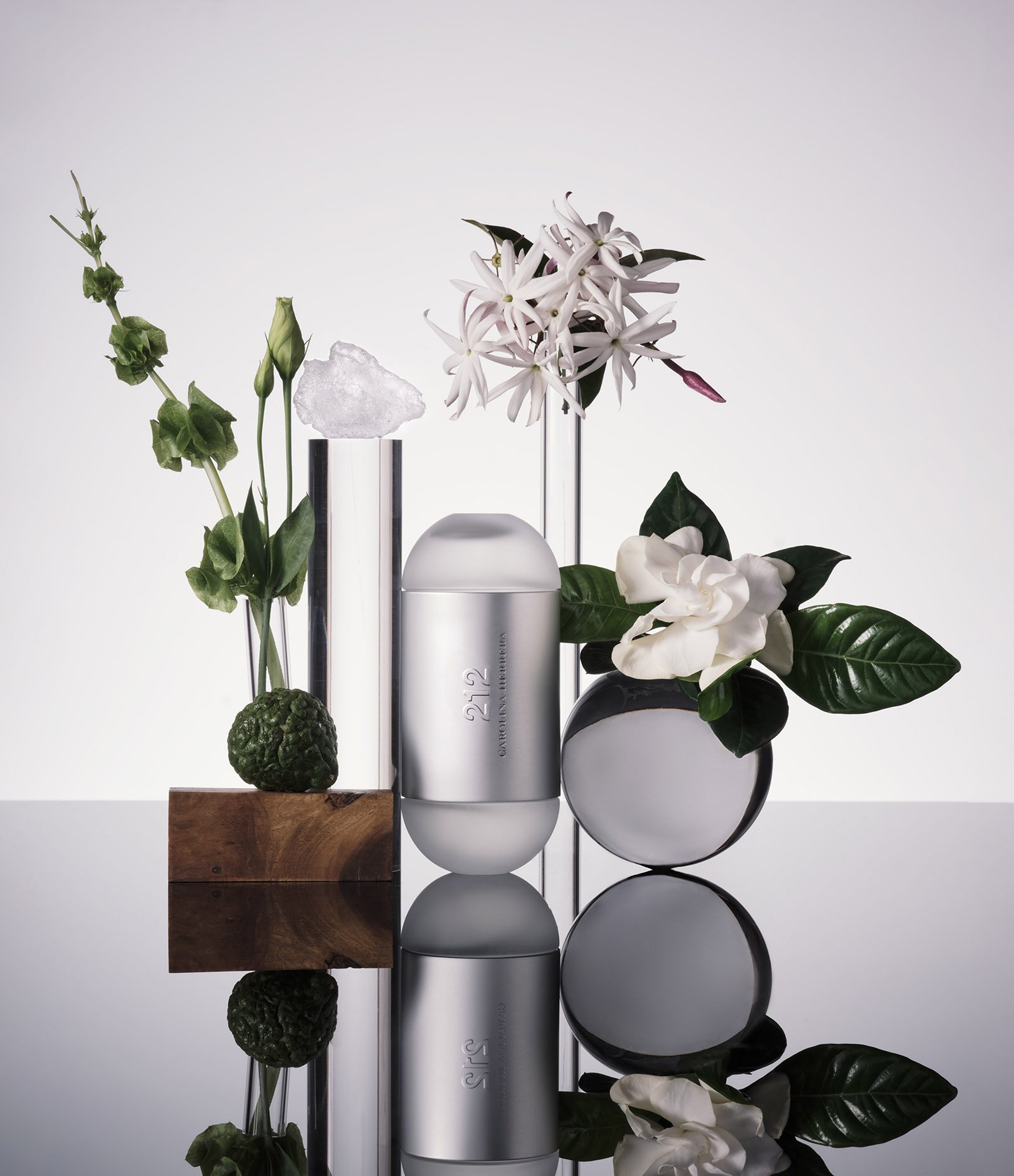 Perfume Carolina Herrera 212 NYC Feminino Eau De Toilette  60ml 4