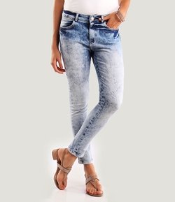 Calça Cigarrete Feminina Marmorizada em Jeans