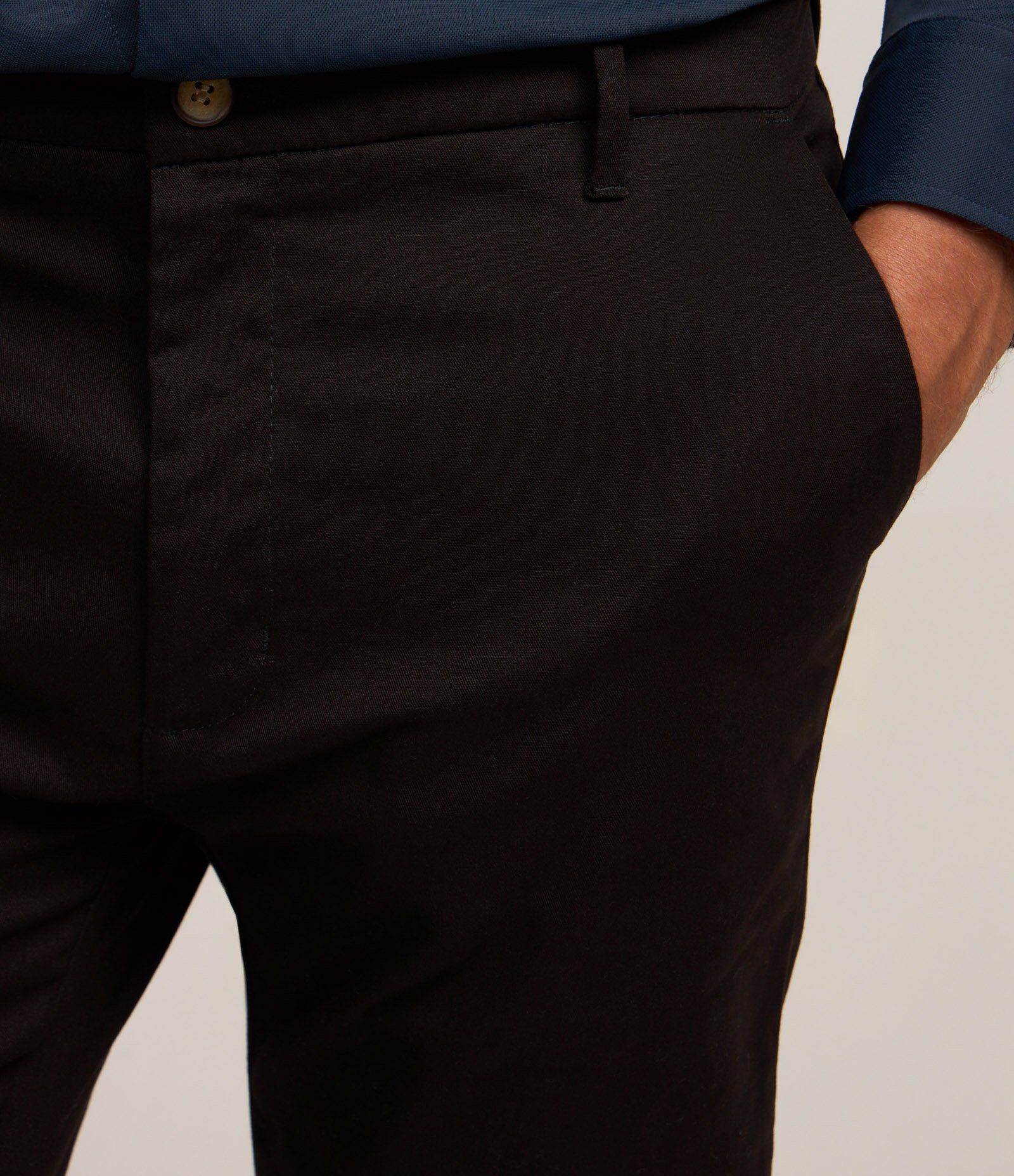 Calça Slim em Sarja com Elastano Preto 4