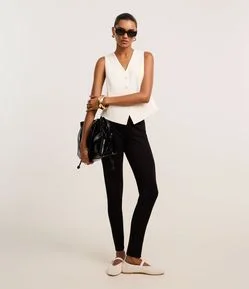 Calça Legging em Ponto Roma com Elástico Lateral