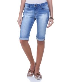 Bermuda Feminina em Jeans com Puídos