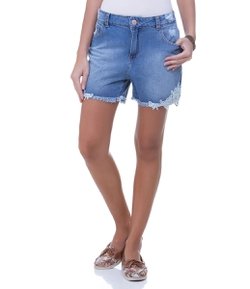 Short Feminino em Jeans com Detalhes em Renda Guipir