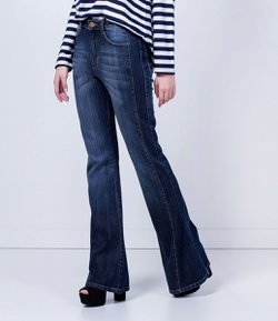 Calça Flare em Jeans com Detalhe Lateral