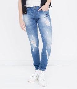 Calça Skinny Feminina em Jeans com Puídos