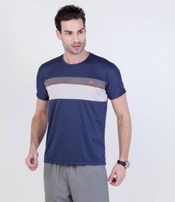 Camiseta Esportiva Masculina com Listras Coloridas Frontais
