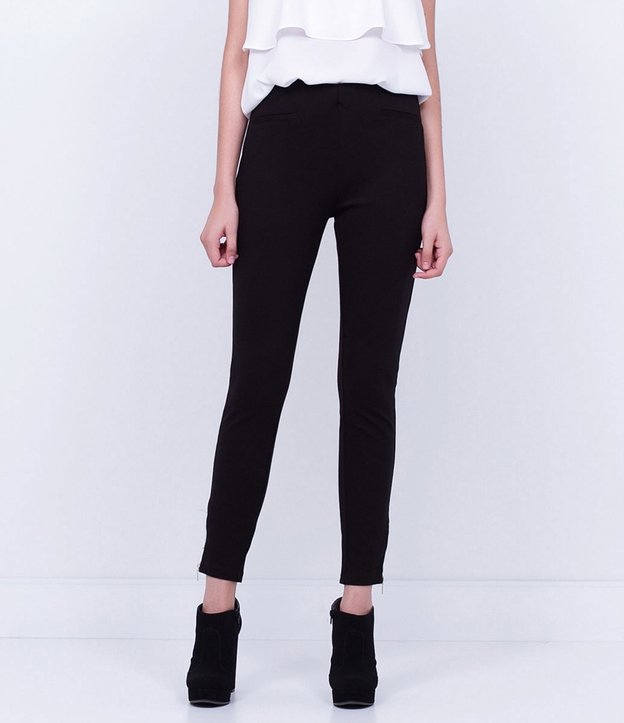 calça legging com ziper na perna