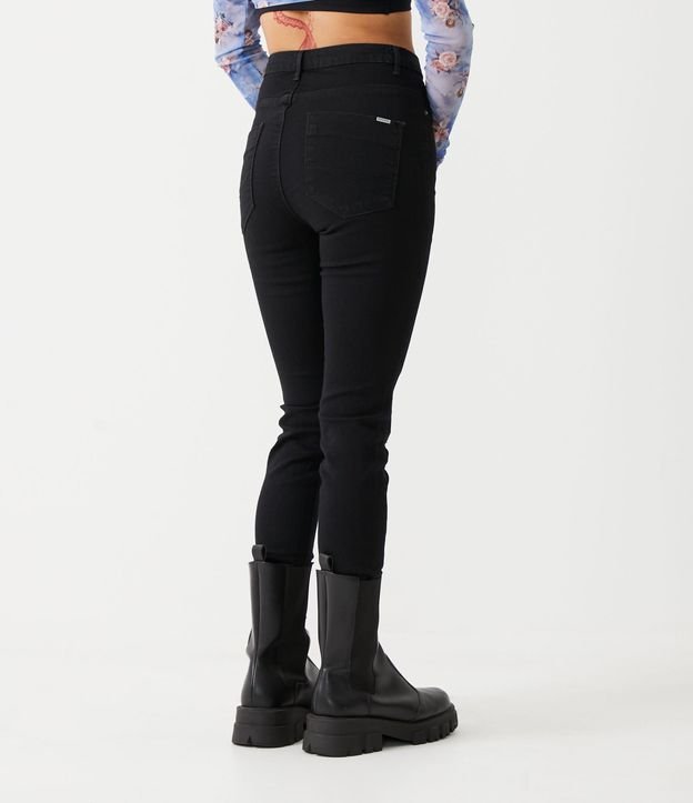 Calça Skinny Cintura Alta em Jeans com Bolsos - Cor: Preto - Tamanho: 40
