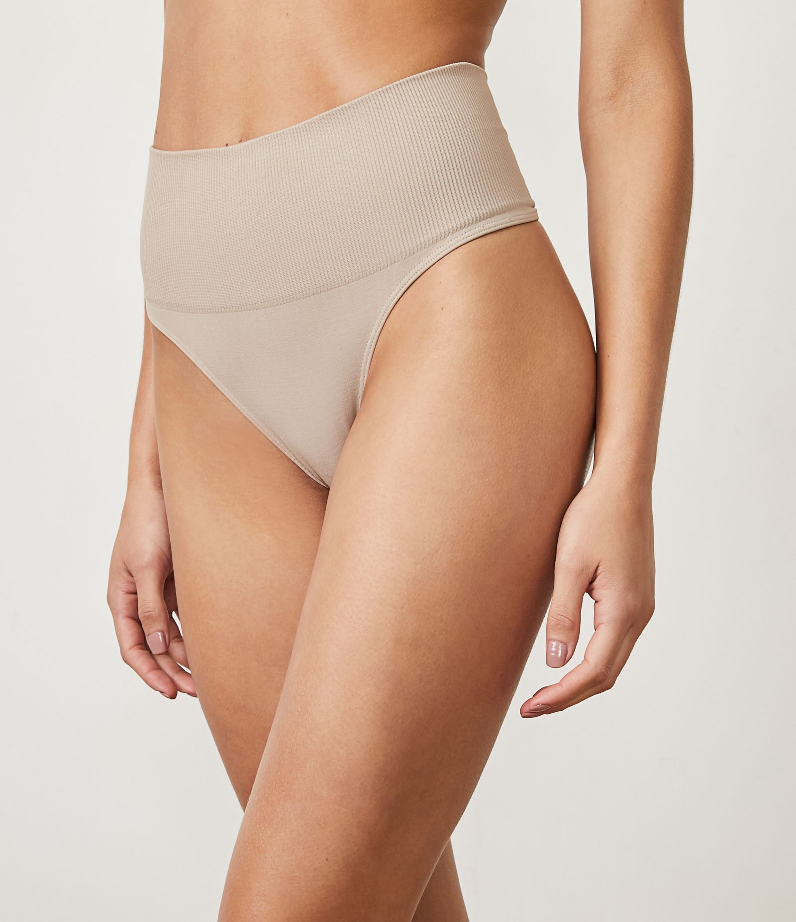 Calcinha Redutora Fio Básica em Microfibra com Cós Canelado Trifil Bege 3