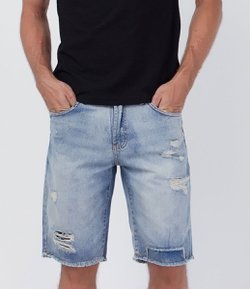 Bermuda em Jeans com Puídos